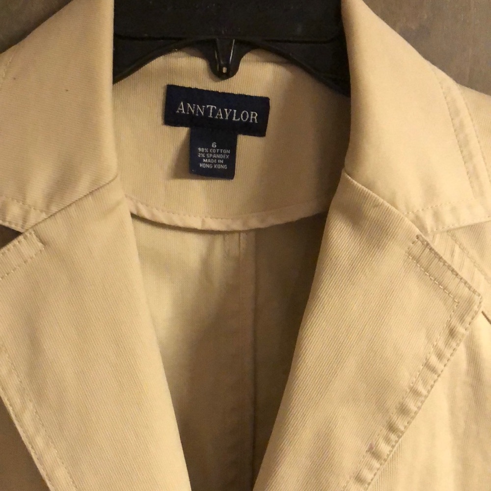 Cute Ann Taylor great condition beige jacket